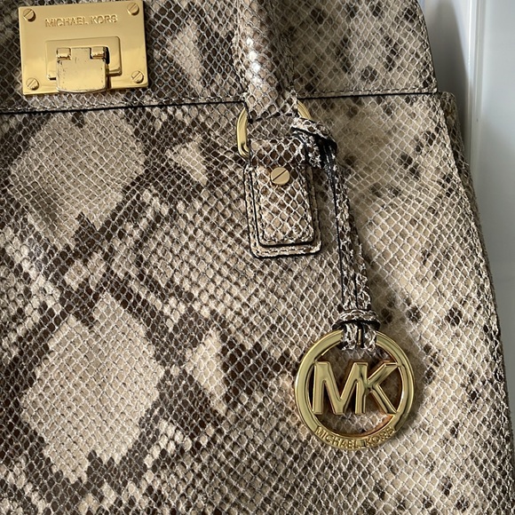 Michael Kors Python Hamilton Crossbody Satchel Tote Bag interesting closure - Picture 4 of 8